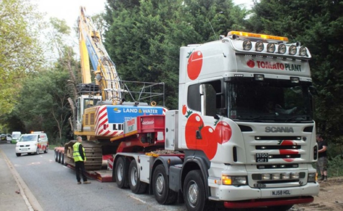 Tomato Plant 4 Axle Articulated Truck